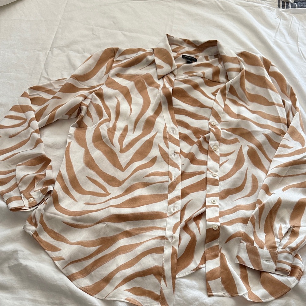 Ann Taylor Tan and White Patterned Blouse